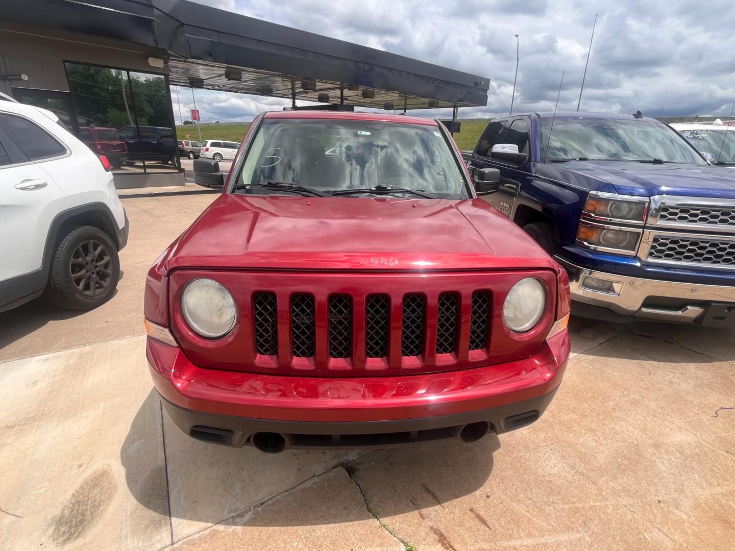 2014 RED JEEP PATRIOT SPORT Sport 4WD (1C4NJRBB9ED) with an 2.4L L4 DOHC 16V engine, located at 8101 E. Skelly Dr., Tulsa, OK, 74129, (918) 592-3593, 36.121891, -95.888802 - Photo#1